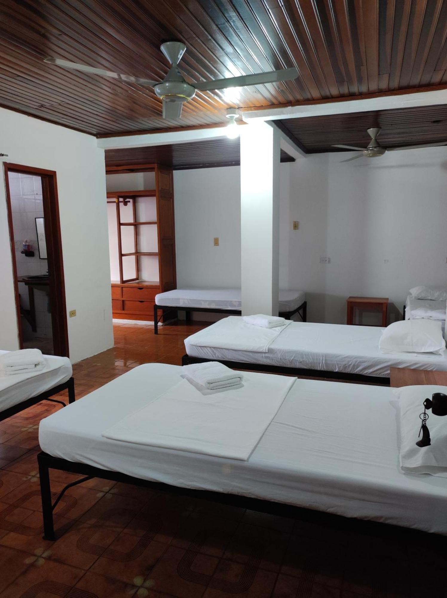Leticias Guest House 외부 사진